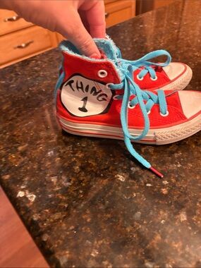 Kids thing 1&2 Converse High Tops
